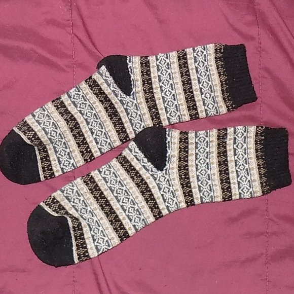 four pairs of socks will fit small to medium size feet - Picture 10 of 12